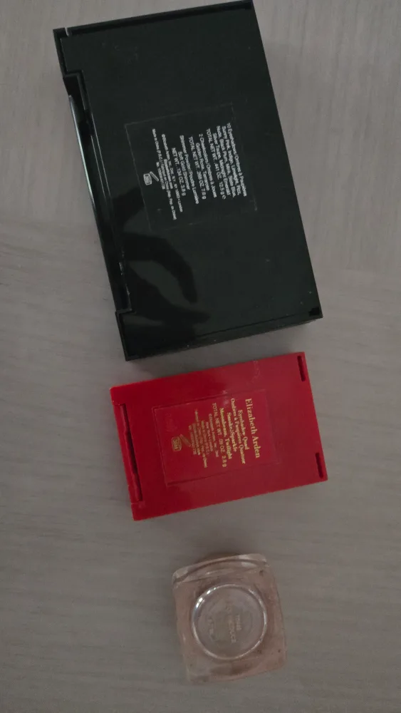 Used Elizabeth Arden Eyeshadow Palettes image indicator(2)