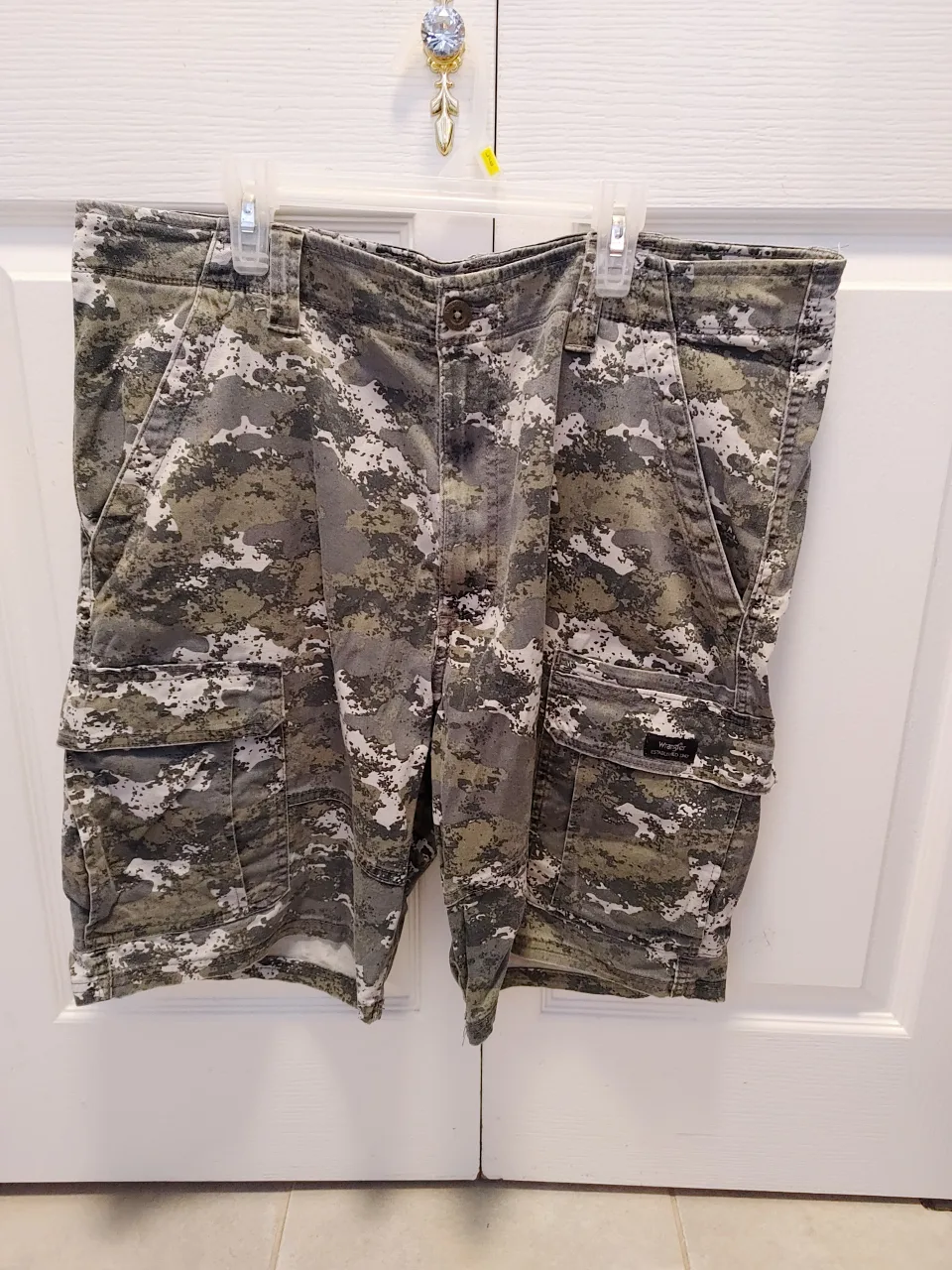 Wrangler Camo Cargo Shorts Men's size W36 thumbnail