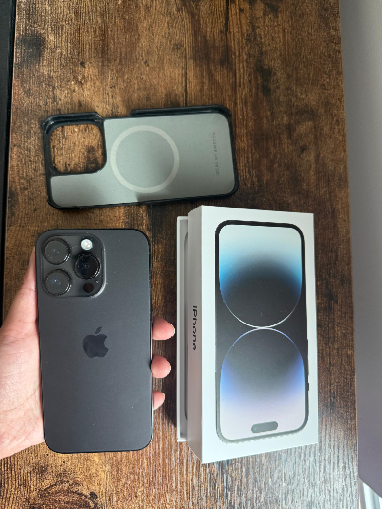 iPhone 14 Pro (128 gb) - Black - Includes Case - photo 2