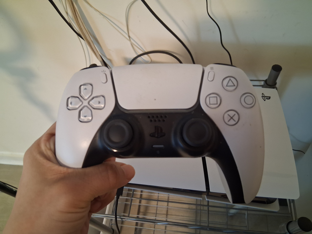 PlayStation 5 (PS5) Console - photo 3