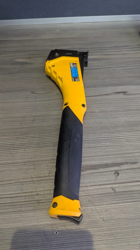 DeWalt DWHTHT450 Heavy Duty Hammer Tacker image indicator(2)