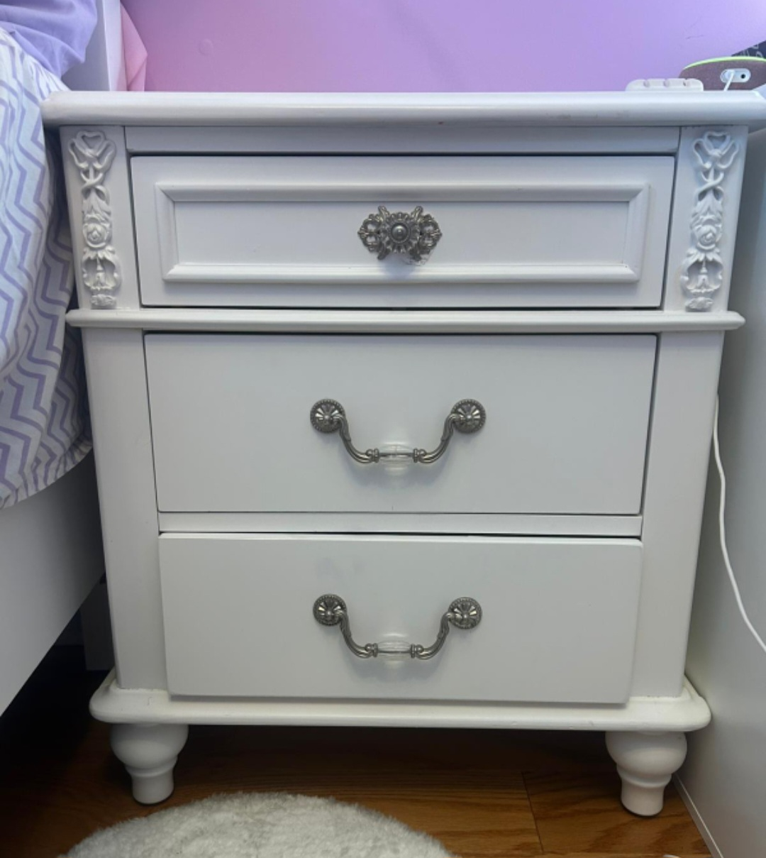 White 3-Drawer Nightstand