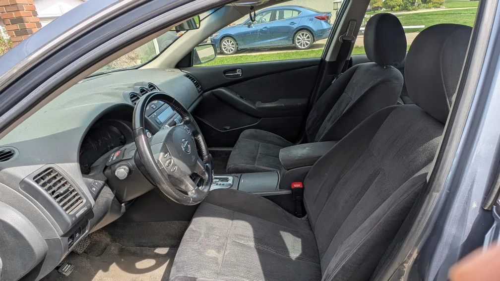 2010 Nissan Altima image indicator(4)