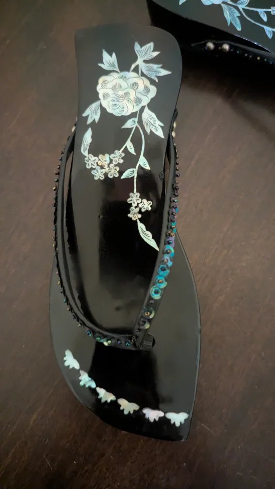 Black Floral Thong Sandals image indicator(5)
