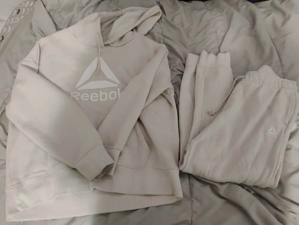 Reebok Matching Set - Hoodie and Sweatpants - Size L thumbnail