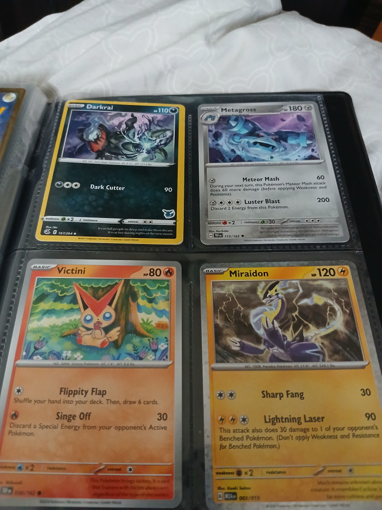 Pokémon Trading Cards Binder - photo 3
