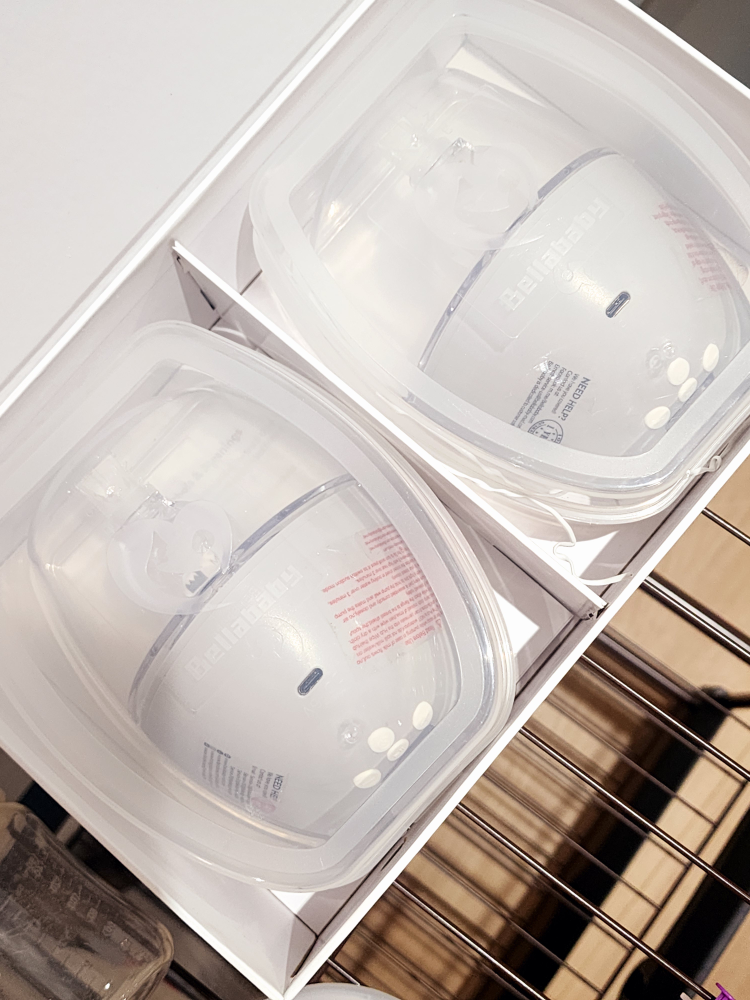 Bellababy Wearable Cordless Breast Pump and nursing accessories - photo 2