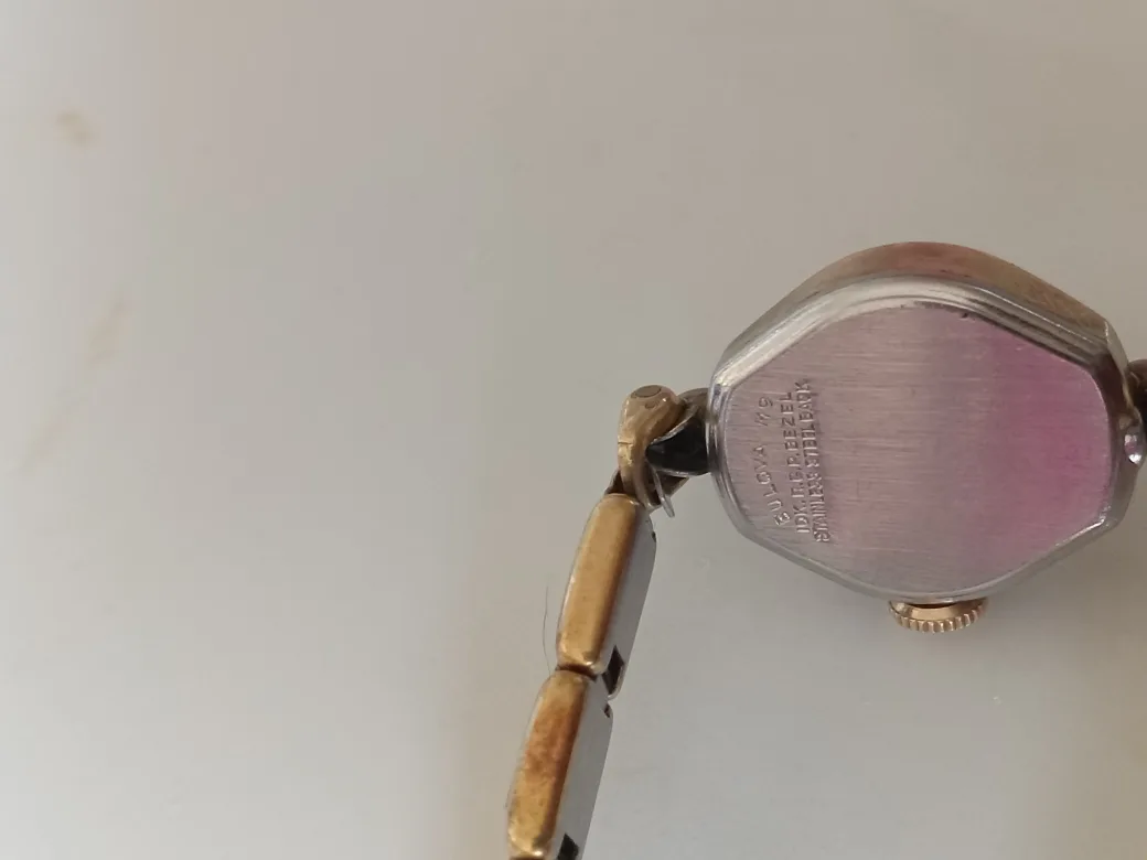 Vintage Bulova Ladies Watch,automatic image indicator(4)