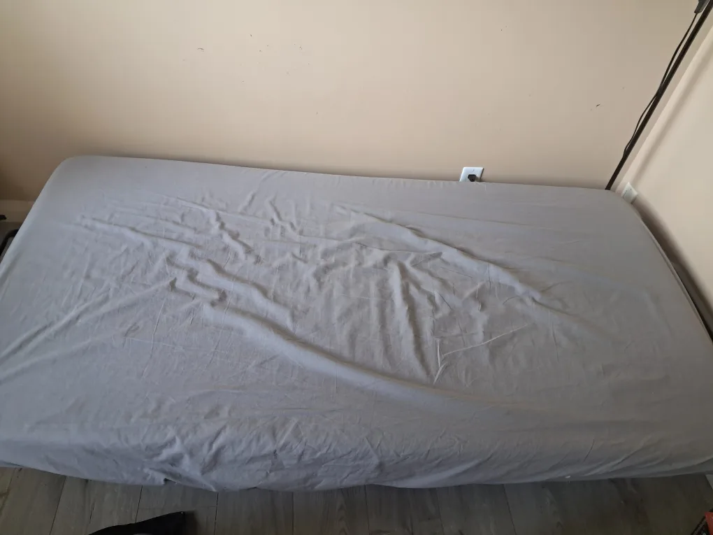 free mattress, duvet and pillow only today!!!! thumbnail