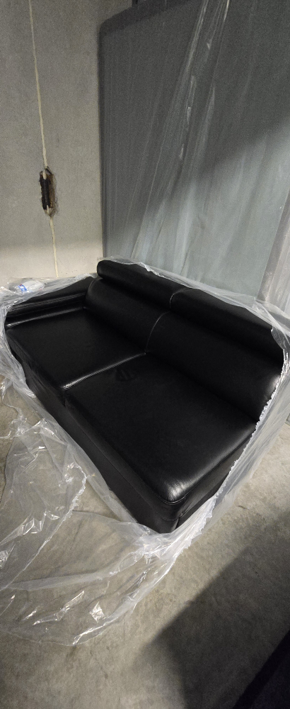 Black leather sectional sofa w Pullout Bed - photo 4