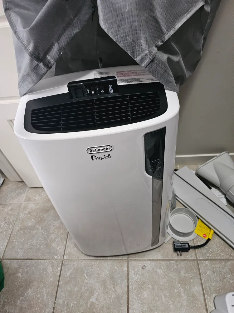 (New )DeLonghi Pinguino Portable Air Conditioner thumbnail