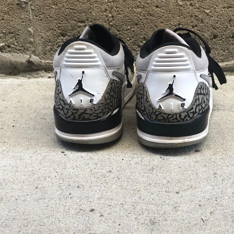 Nike Air Jordan 3 Retro Size 8 image indicator(3)