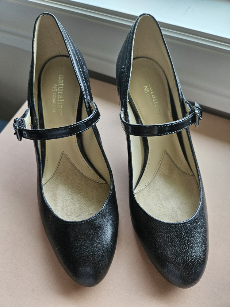 Naturalizer black mary jane 2.75'' heels 6.5W