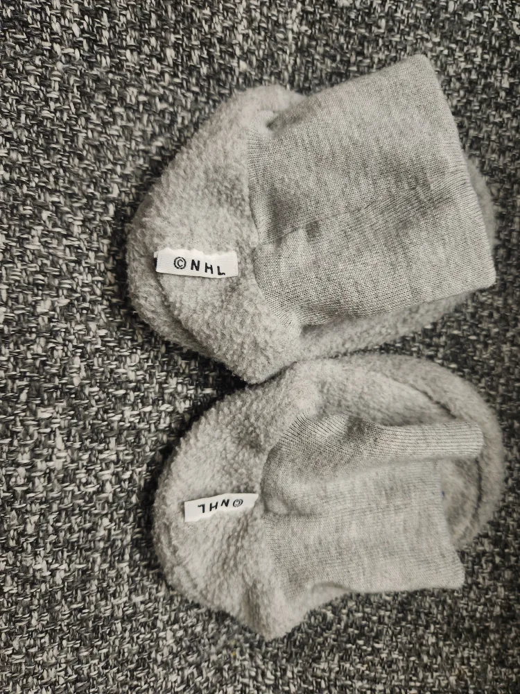 NHL Toronto Maple Leaf Baby Booties/Slippers-Size 18-24 months image indicator(2)