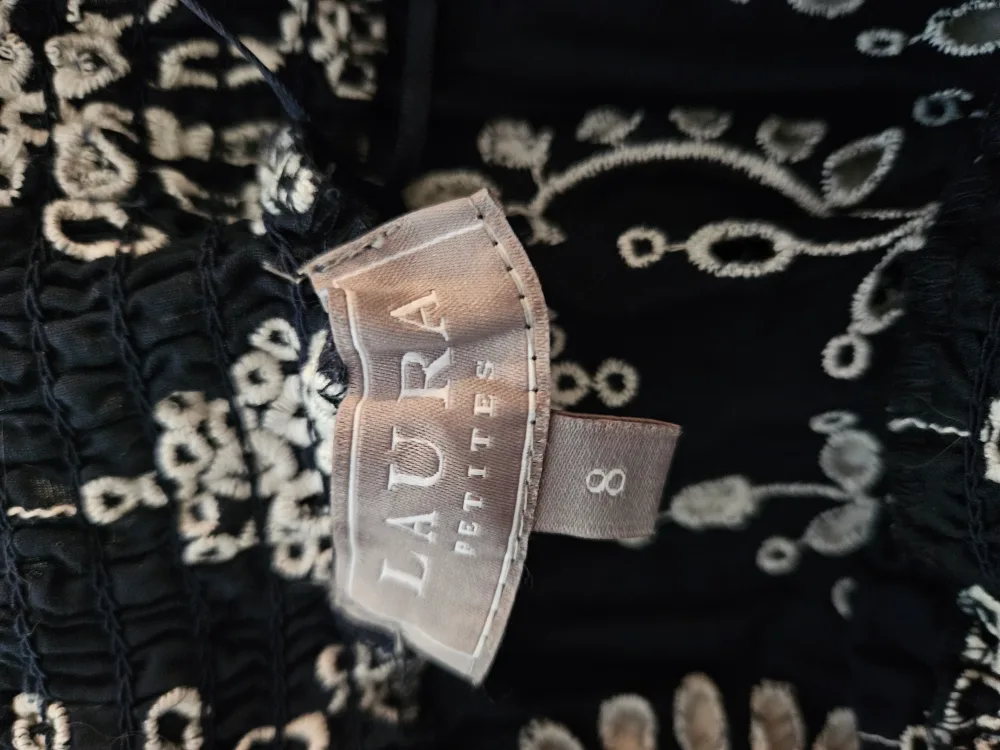 Laura Petites Size 8 Blouse image indicator(2)