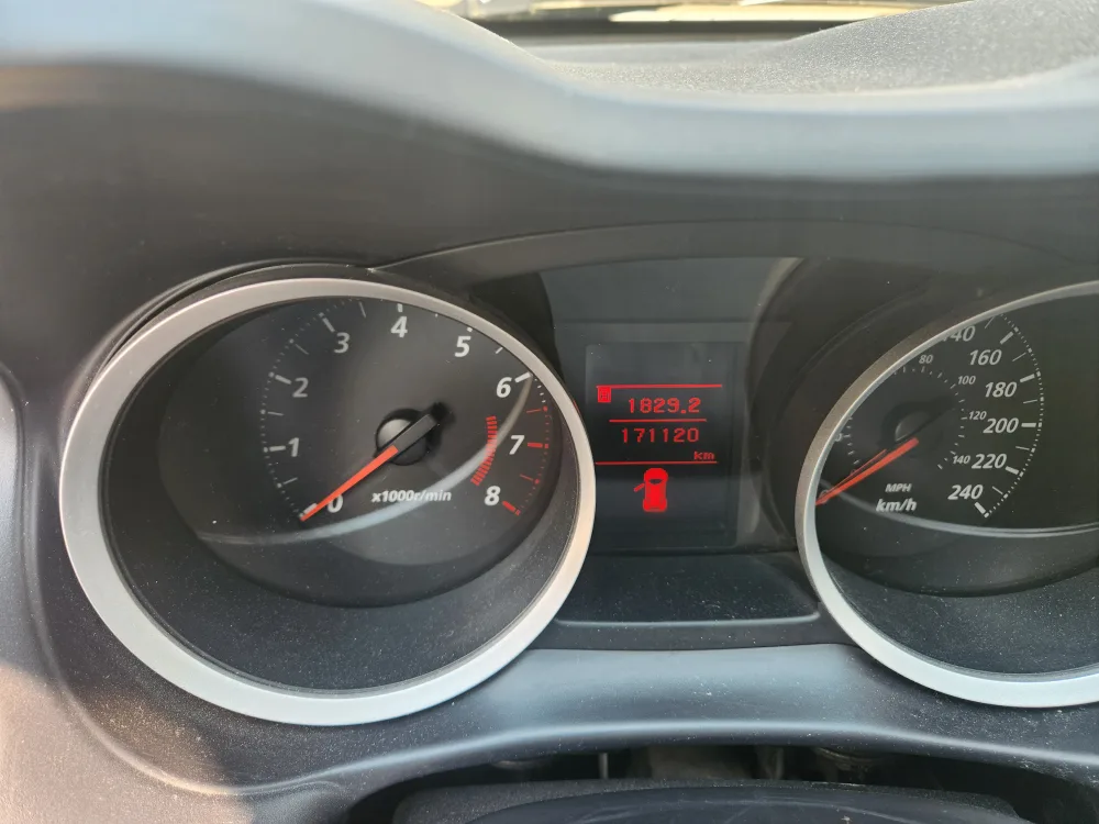 2016 White Mitsubishi Lancer Sportback- 171,120 km image indicator(5)
