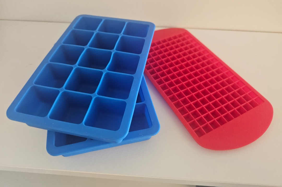 Ice Cube Trays - Blue & Red
