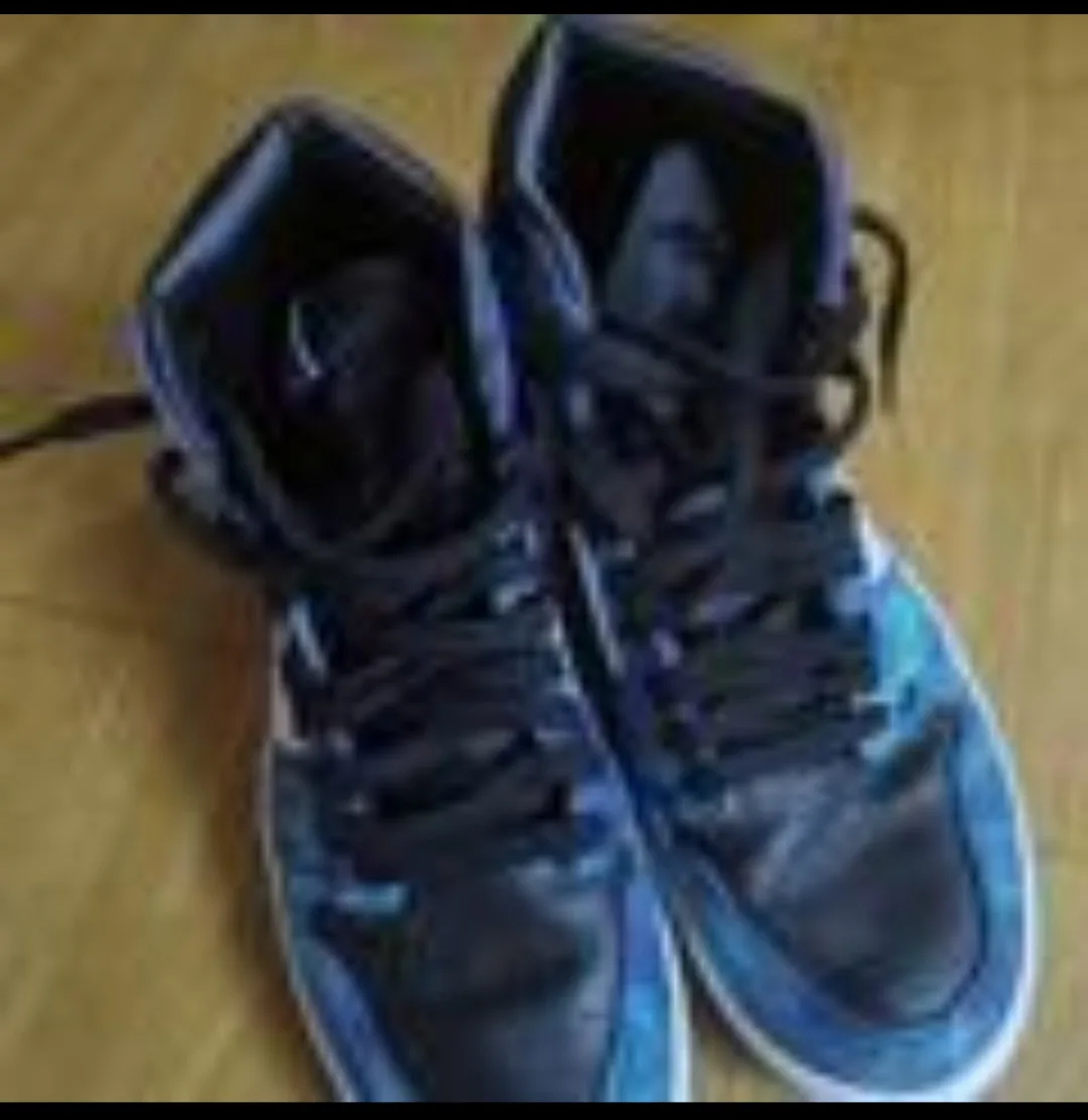 Nike Air Jordan 1 High image indicator(2)