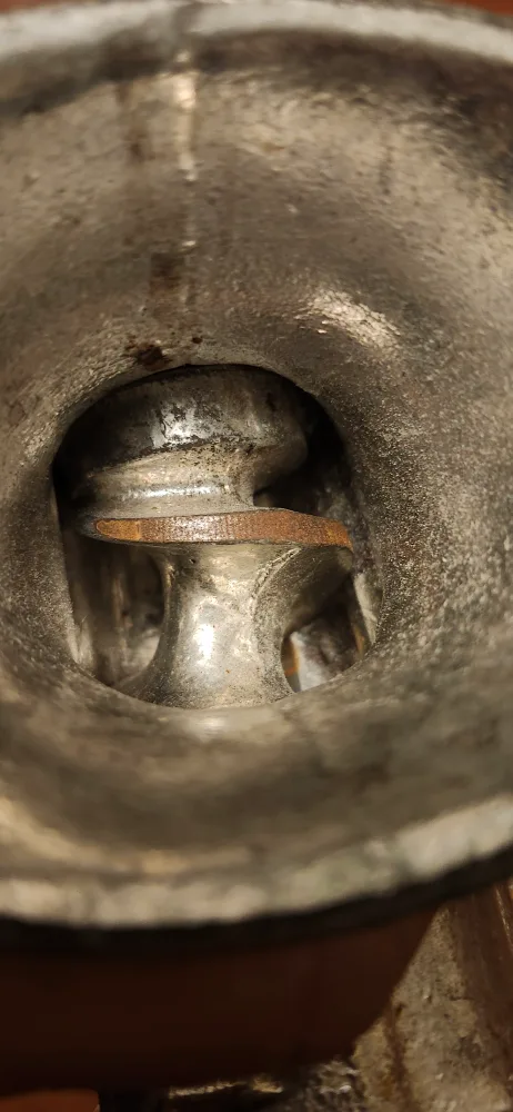 VINTAGE MADE IN ENGLAND HAND MINCER SOLID IRON.. WOOD HANDLE image indicator(5)