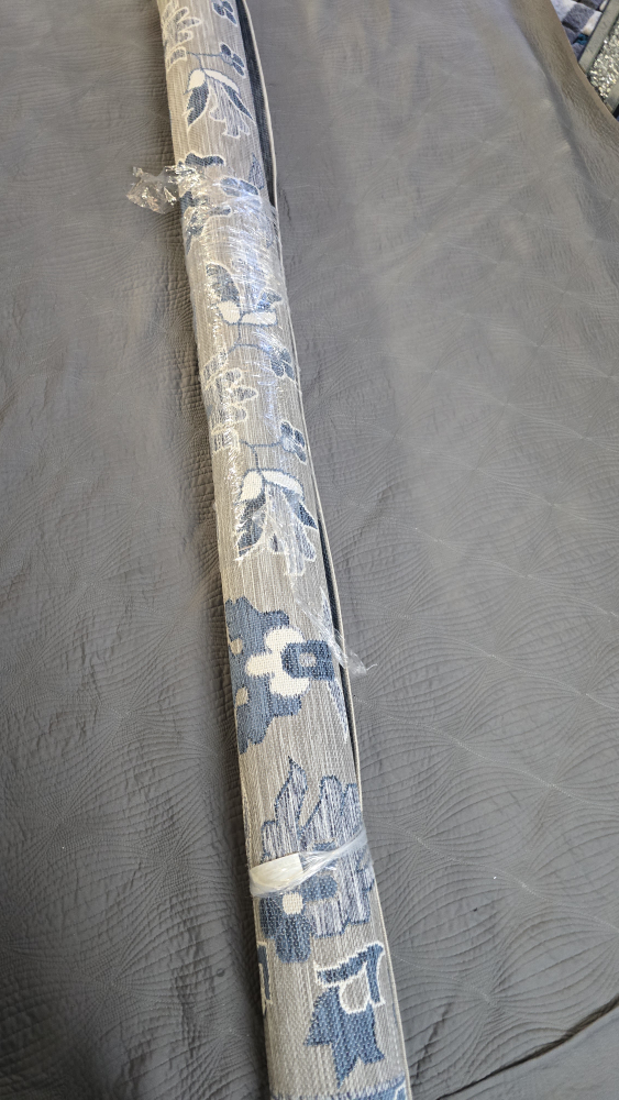 Blue & White Floral Area Rug - New - photo 2