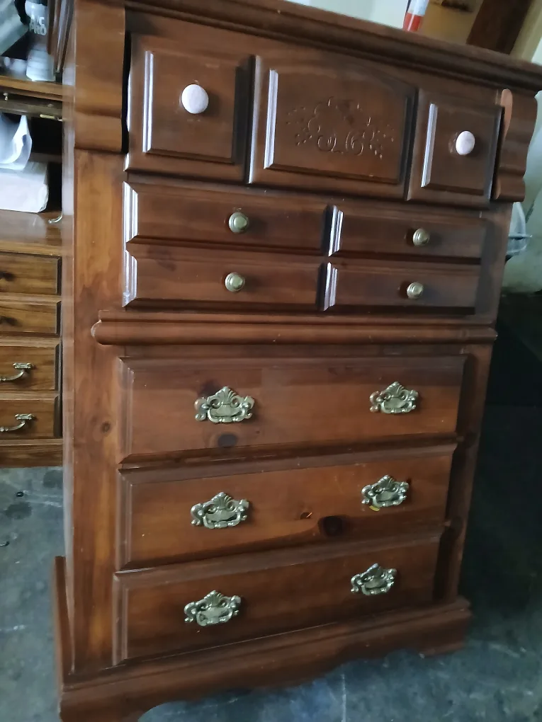 dresser good condition thumbnail