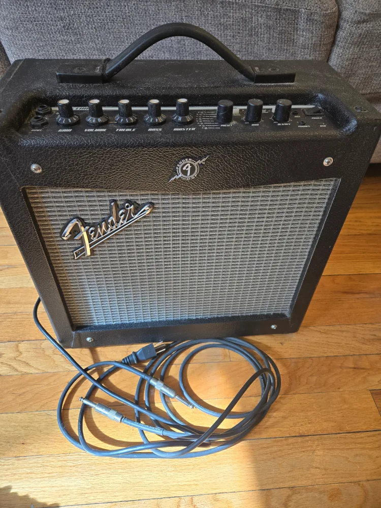 Fender Mustang I V.2 Guitar Amplifier image indicator(2)