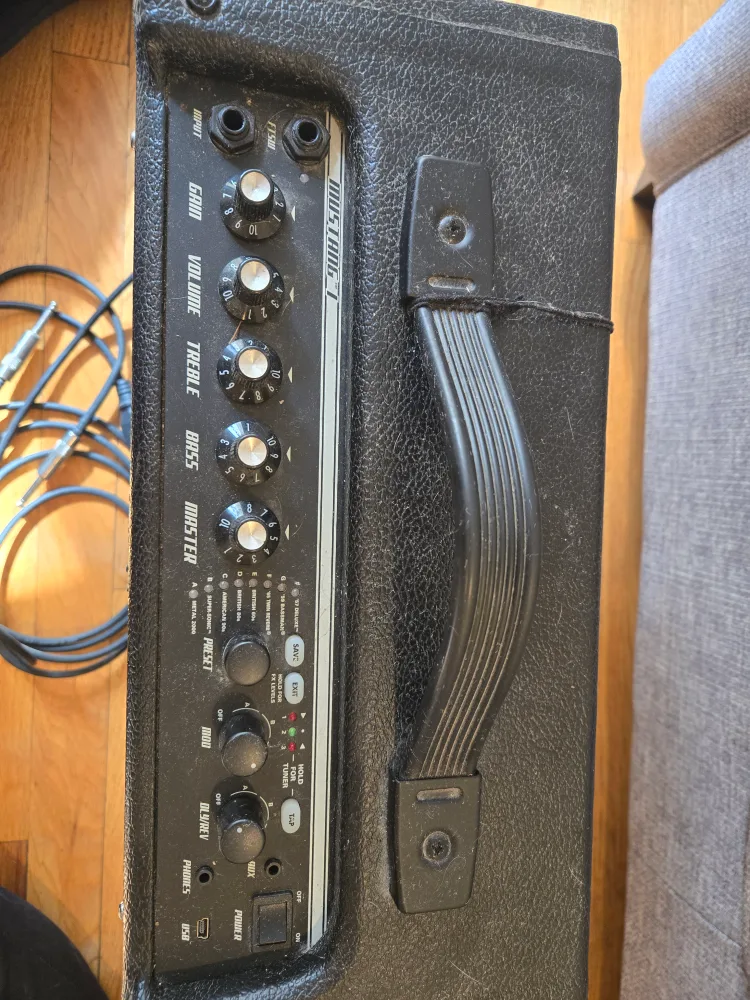 Fender Mustang I V.2 Guitar Amplifier image indicator(3)