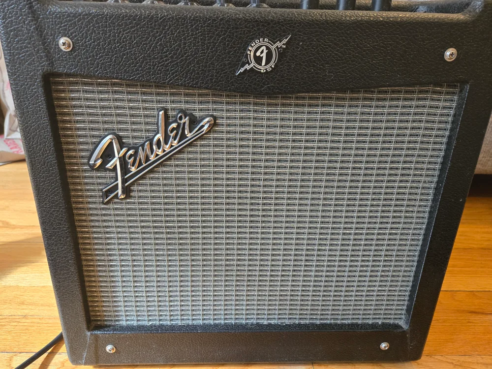 Fender Mustang I V.2 Guitar Amplifier image indicator(4)