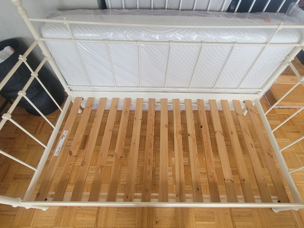 Urgently selling Ikea metal Daybed Frame - White - photo 2