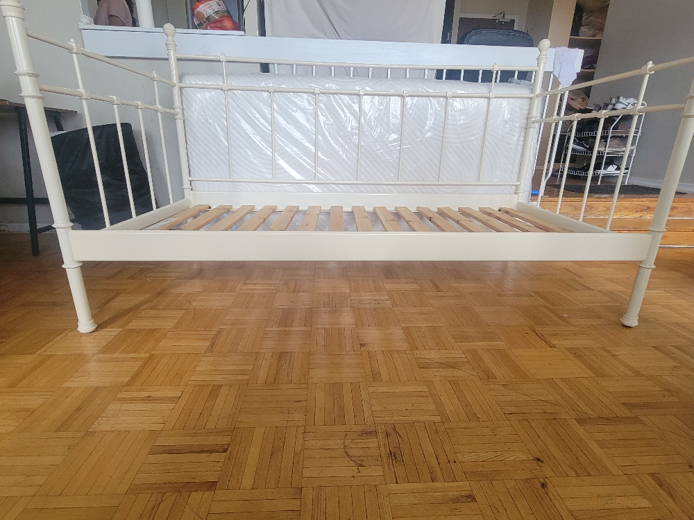 Urgently selling Ikea metal Daybed Frame - White - photo 3