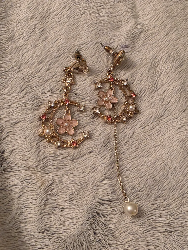 Moon Flower Dangle Earrings image indicator(2)
