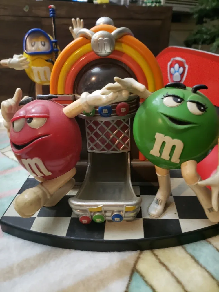 M&M's Candy Dispensers & Figurines image indicator(7)