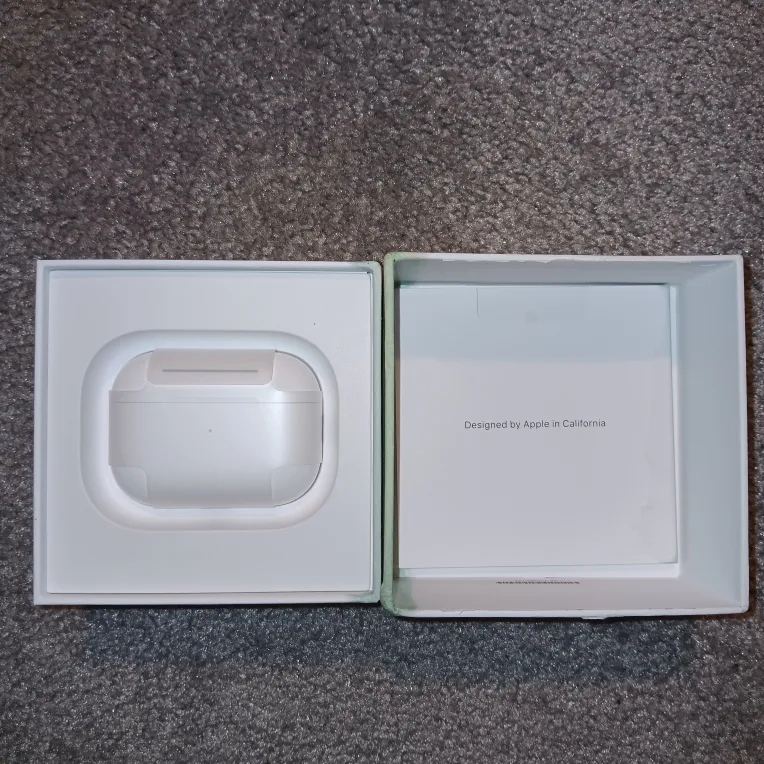 New Apple AirPods Pro (2nd Generation) image indicator(3)