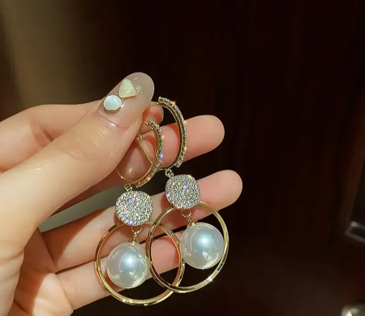 Pearl Drop Earrings thumbnail