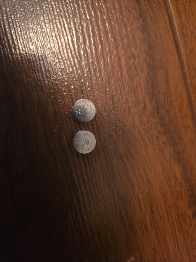 2 LR41 Batteries -- very tiny small battery image indicator(5)