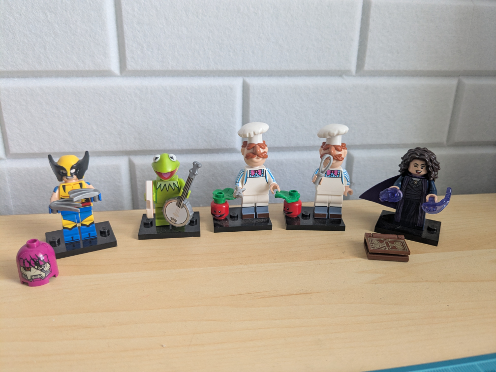 Lego Minifigures - Wolverine, Muppets, Agatha