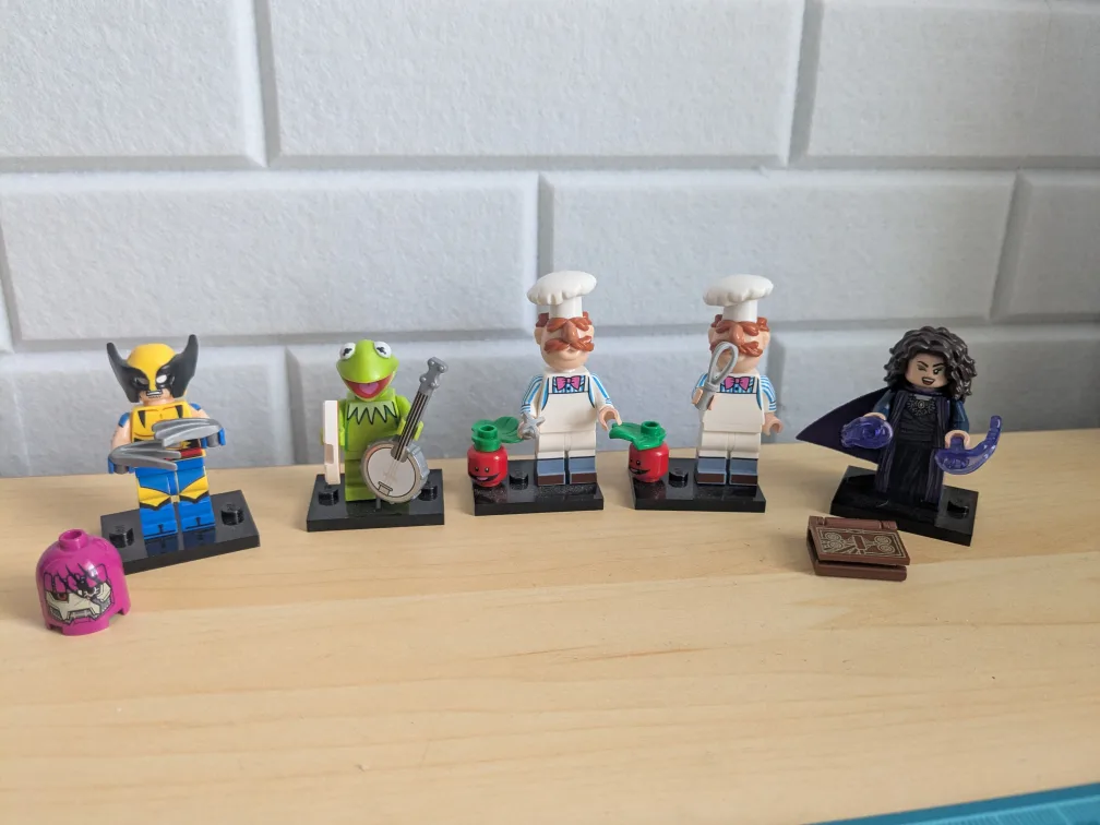 Lego Minifigures - Wolverine, Muppets, Agatha