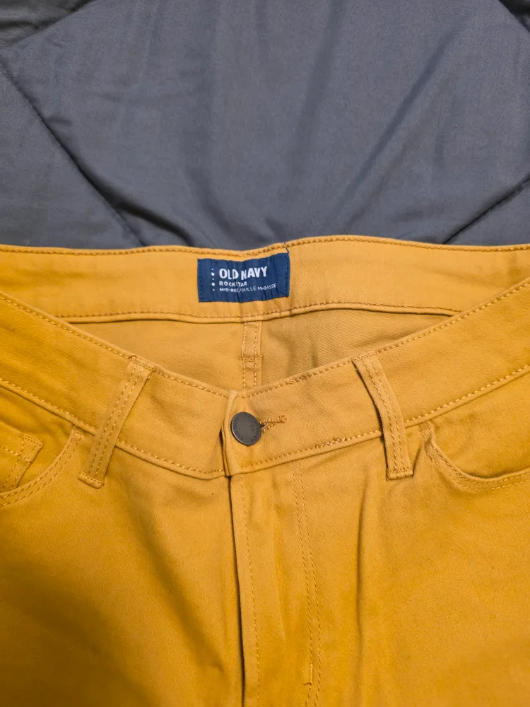 Old Navy Rockstar Skinny Jeans - Size 4 Regular image indicator(3)