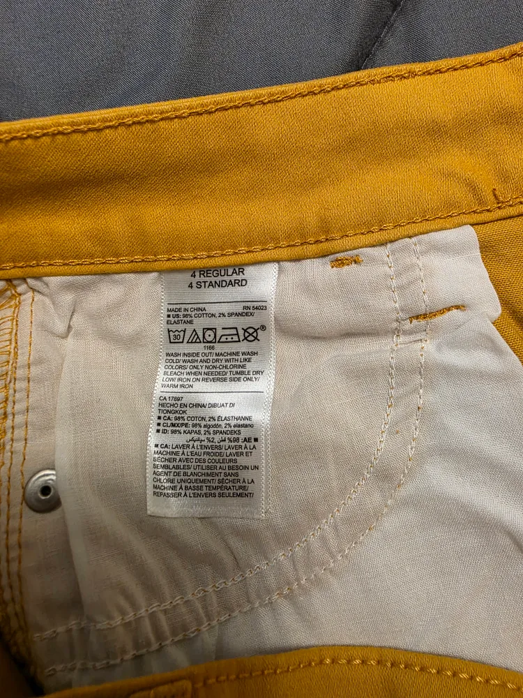 Old Navy Rockstar Skinny Jeans - Size 4 Regular image indicator(4)