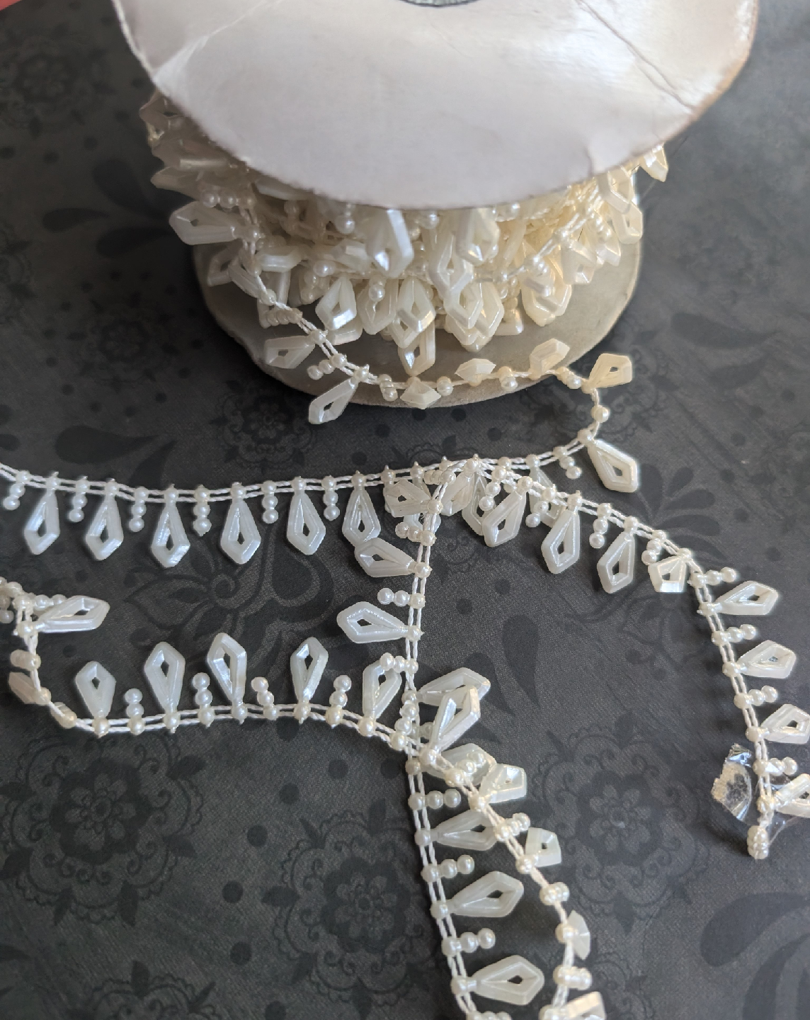 Roll of plastic faux pearl beaded trim - 6 yards - photo 2