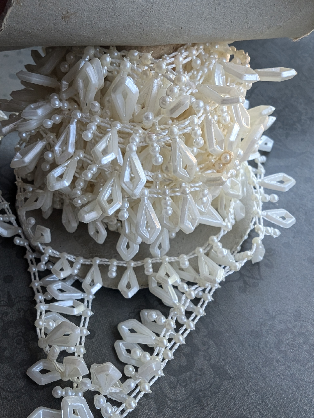 Roll of plastic faux pearl beaded trim - 6 yards - photo 4