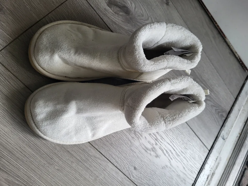 White Suede-like inside Boots for winter thumbnail