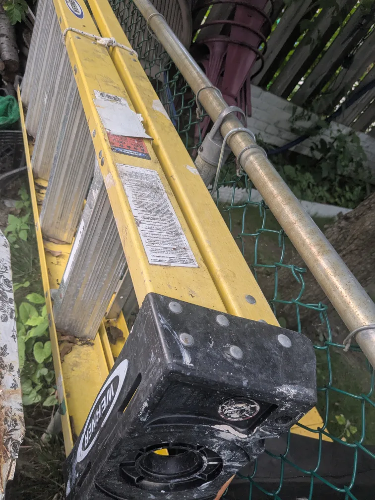 Aluminum Ladders thumbnail