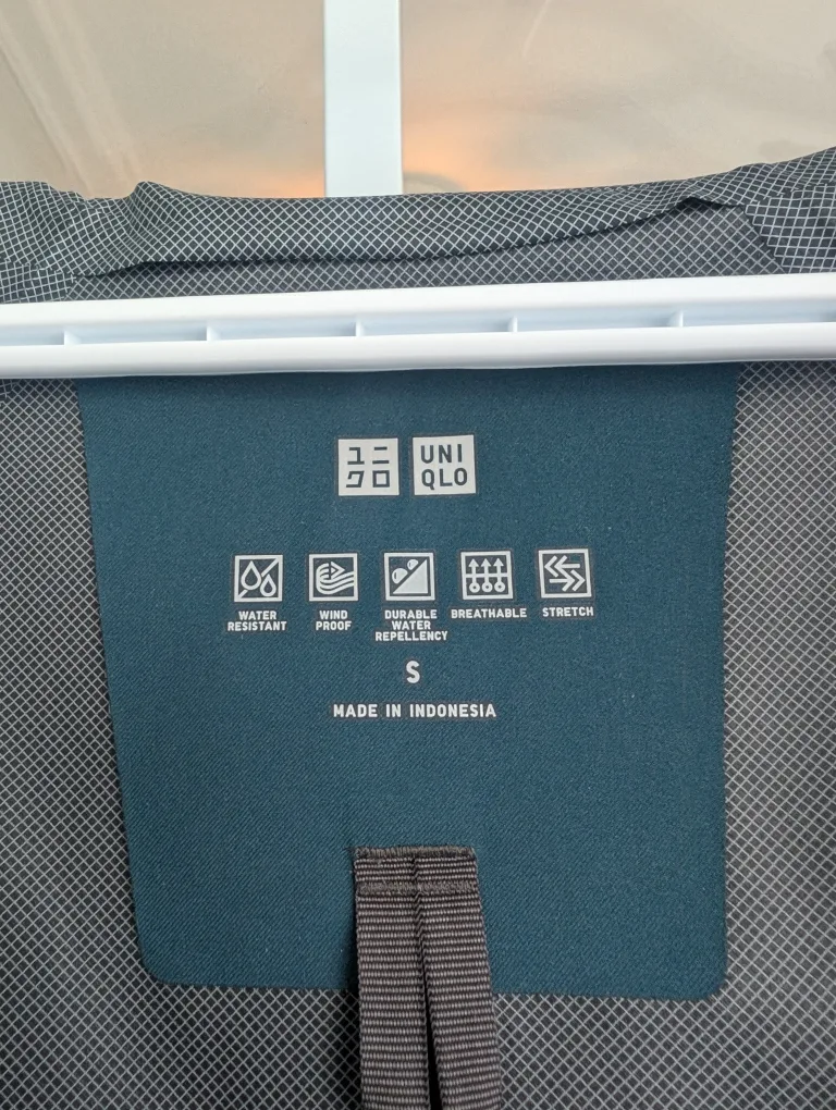 Uniqlo Block Tech Coat - Size S(Dark green) image indicator(3)