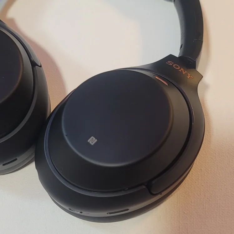 Sony WH-1000XM3 Wireless Headphones - Black image indicator(8)