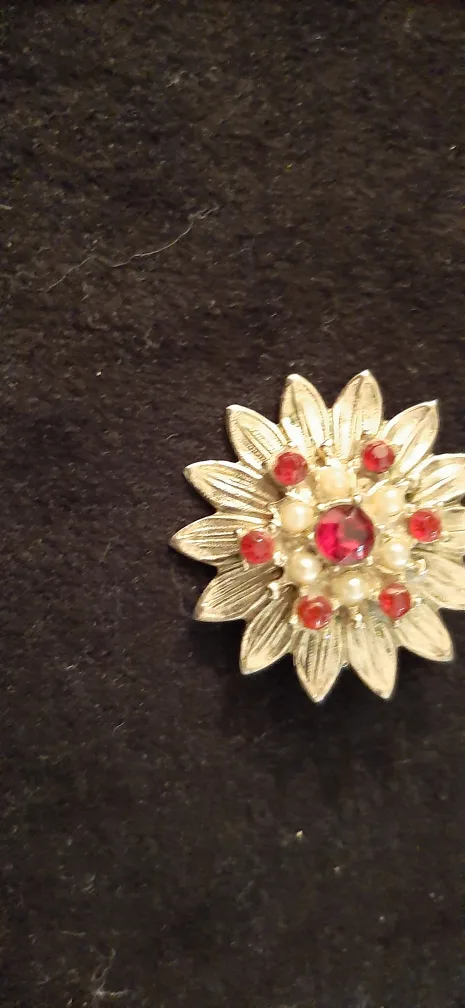 Vintage Flower Brooch thumbnail