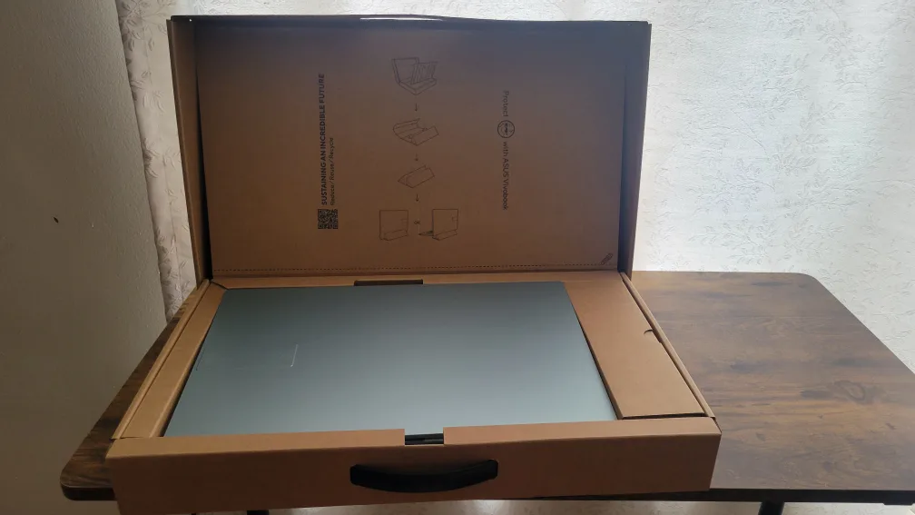 ASUS Vivobook 15.6" AMD Ryzen 5 - New in Box thumbnail