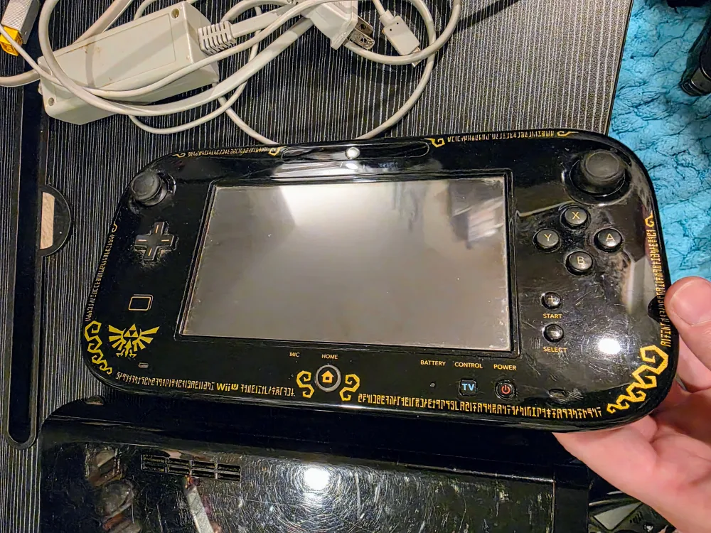 Nintendo Wii U Zelda Edition with Games image indicator(2)