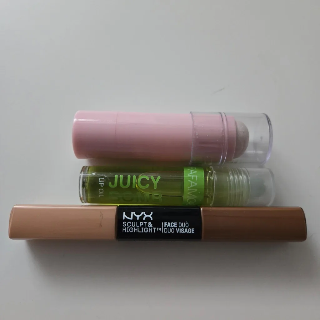 NEW - Makeup Bundle: NYX, L.A. Colors, Fafamg image indicator(4)