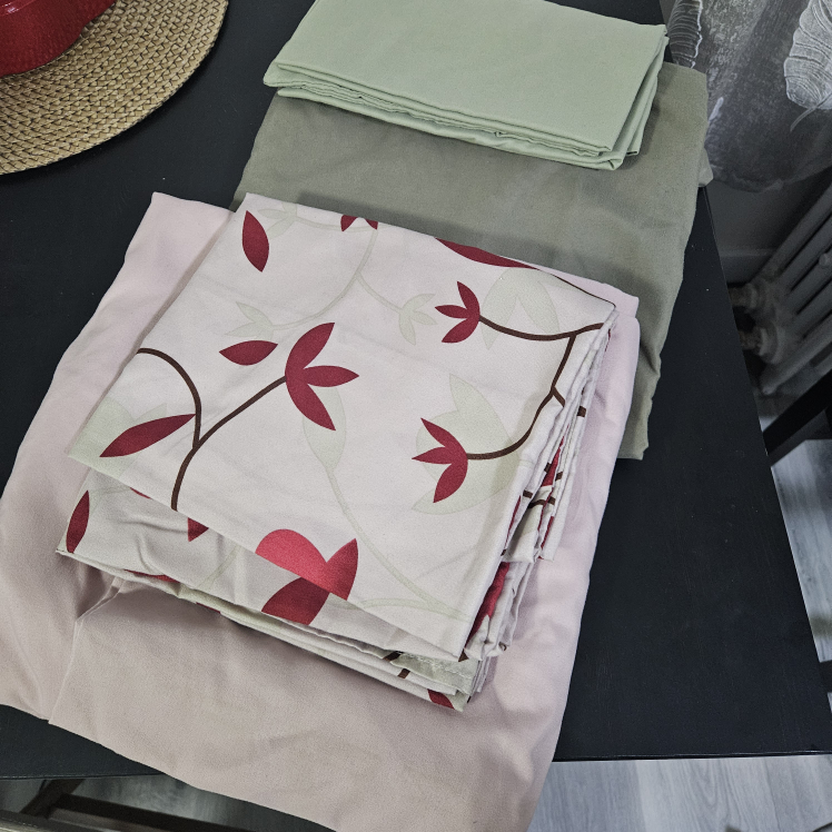 FREE Fitted sheets for full/double sized beds and pillowcases